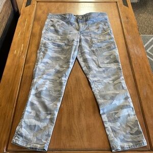 DEMOCRACY Camo Ab Technology Pants Size 8